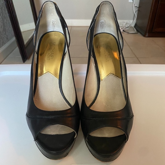 Micheal Kors Stiletto Shoe (Size 10) - Picture 2 of 3